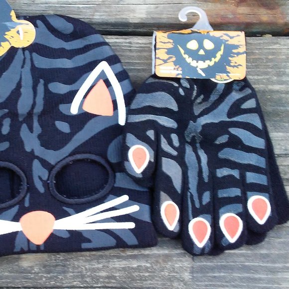 Hat and Gloves Kitty with Glow in the Dark - Picture 2 of 7